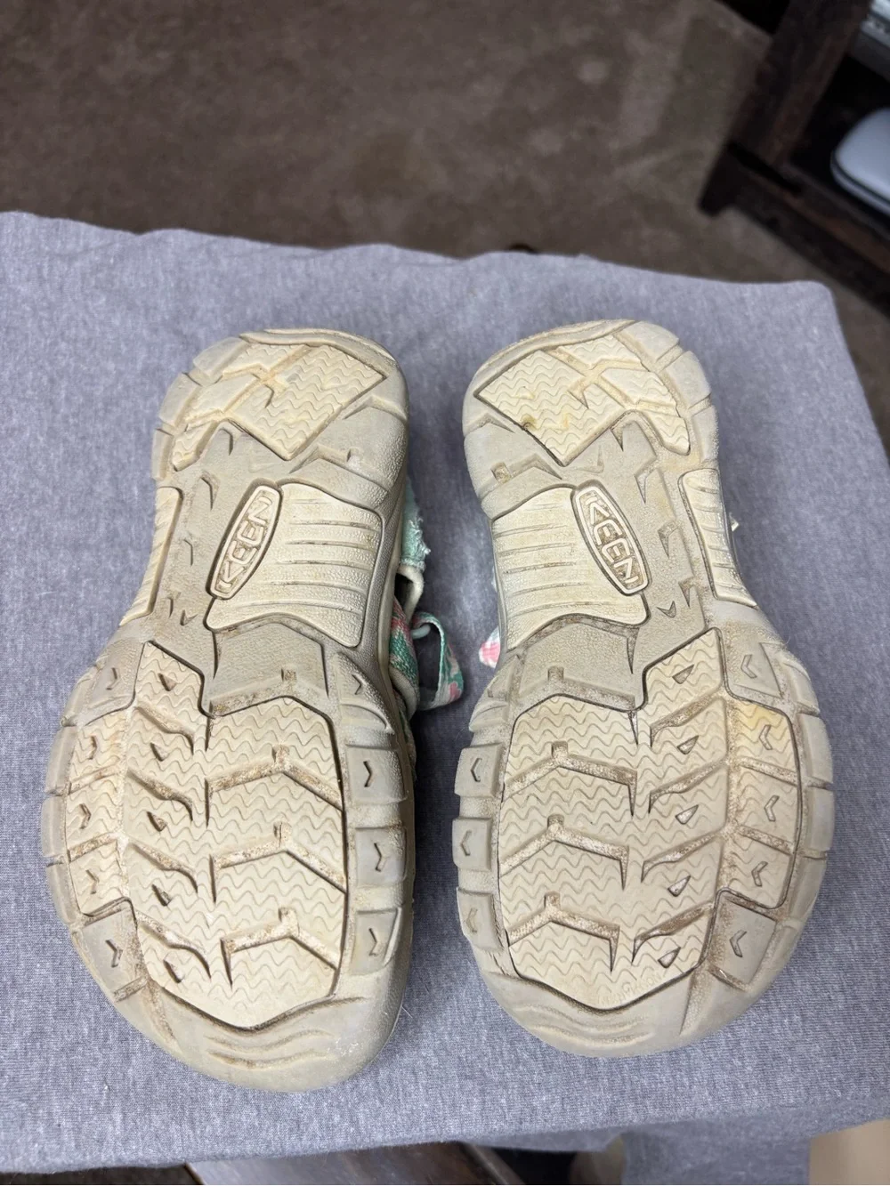 Keen Kids Newport H2 Sandals in Camo/Pink Icing size 1 Outdoor Hiking Water
